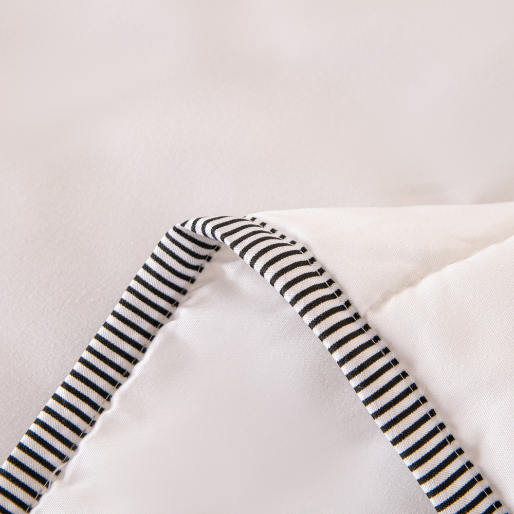 Одеяло SM Всесезонное SM002 черно-белый кант 150*210 см