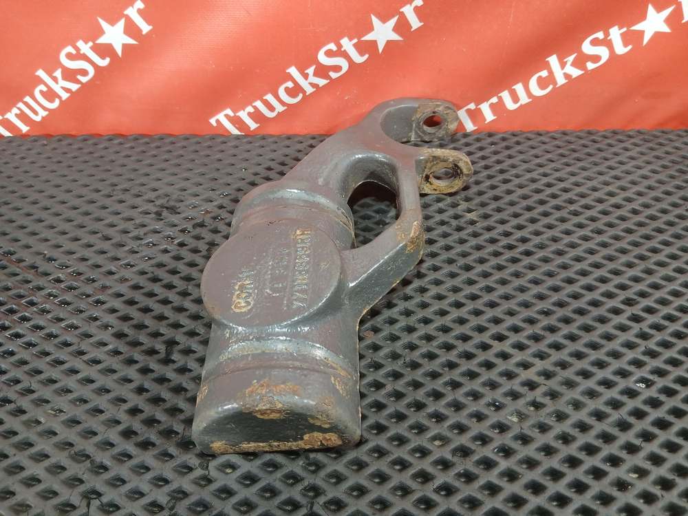 Кронштейн амортизатора переднего правый