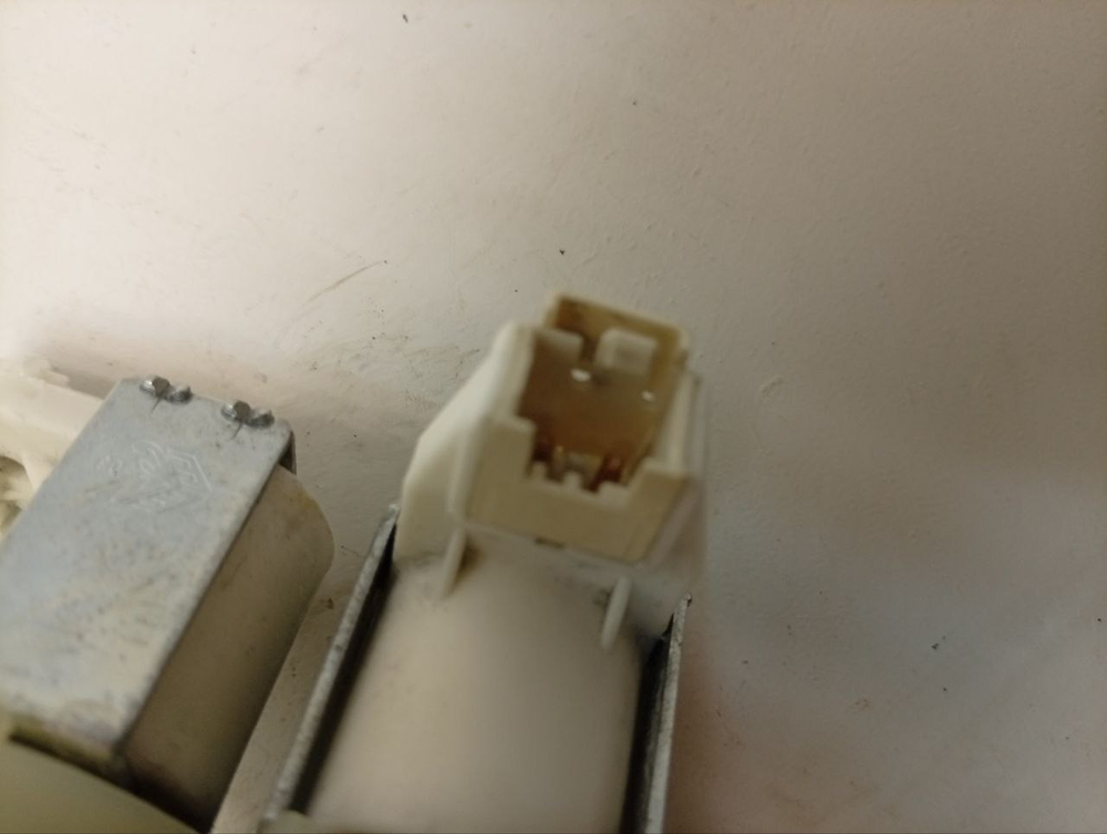 VMUF501B кт19 Клапан подачи воды для стиральных машин Indesit Ariston C00302311 б/у