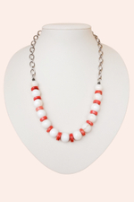 Колье Фламинго из коралла и перламутра на шейке