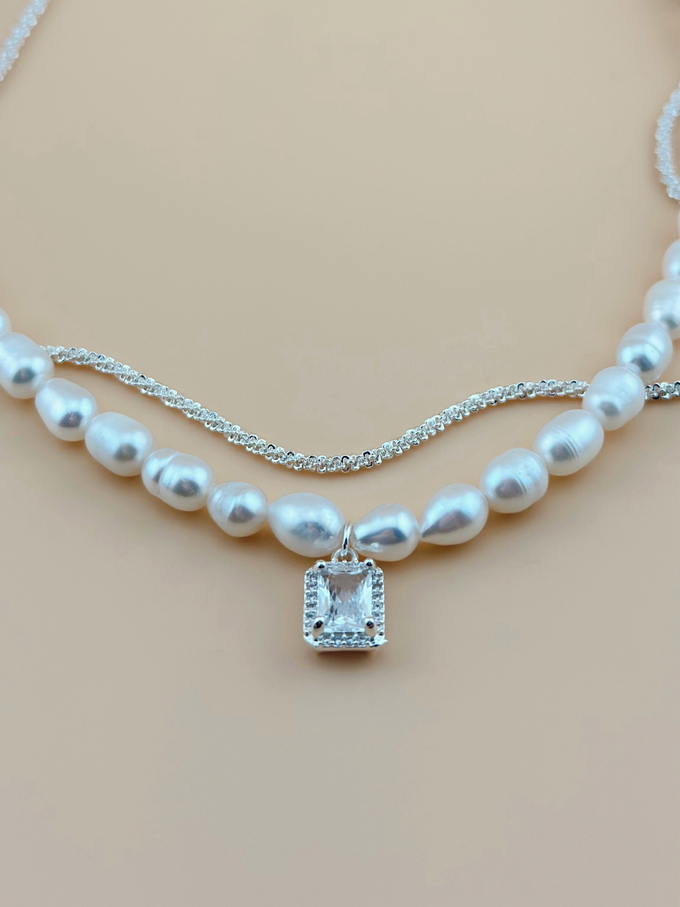 Колье жемчужное с доп. цепочкой и подвеской в виде белого кристалла