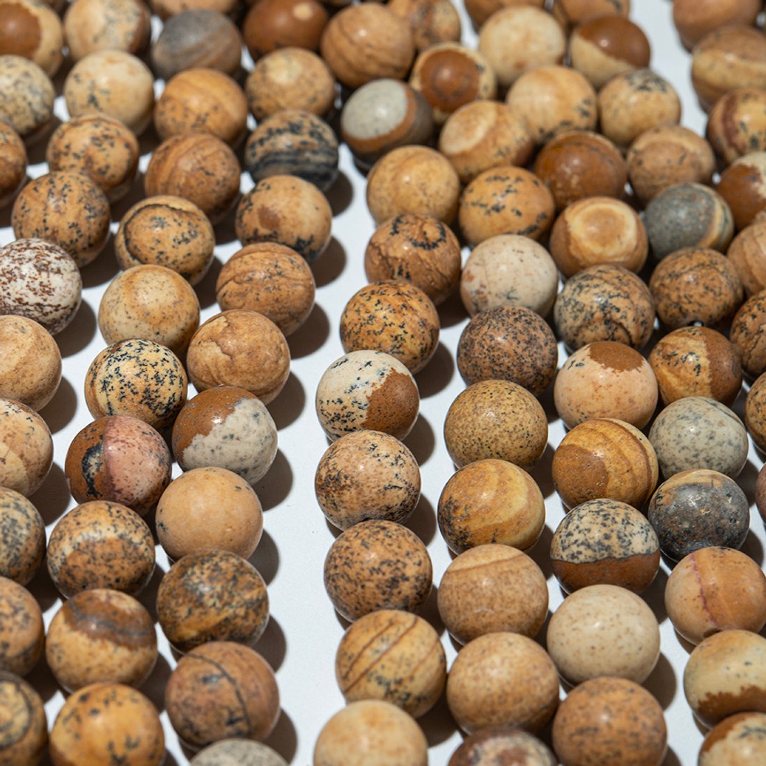 Известняк окварцованный (пейзажная яшма) натуральный сатиновый, 10,7мм, шар