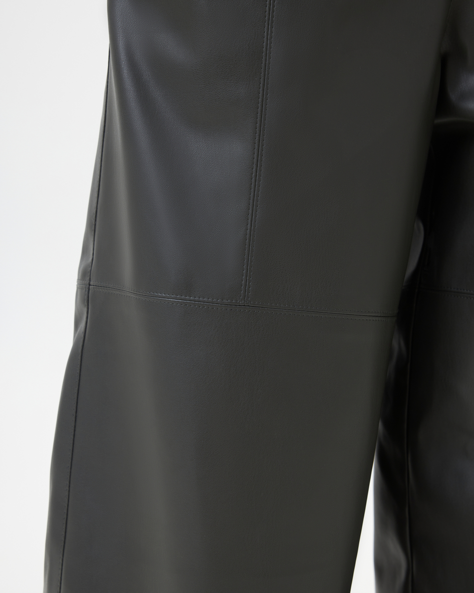WIDE V-LEATHER TROUSERS