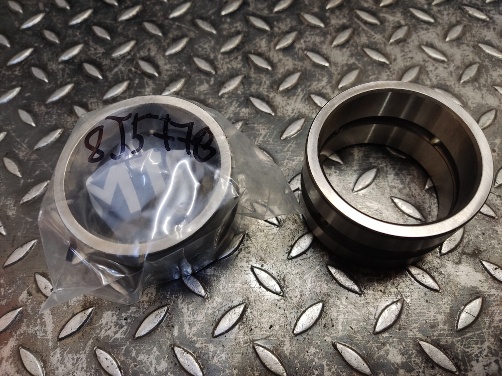 Втулка 8J-5778