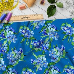 Ткань блэкаут крупные ветви сирени на синем фоне