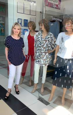 Темно-синяя туника-футболка с белым горохом