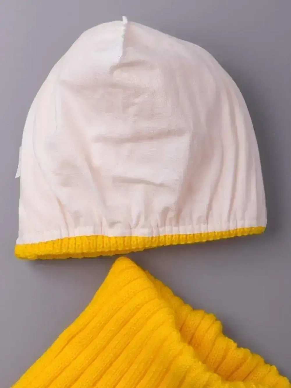 Шапка для девочки осенняя c ушками и снуд