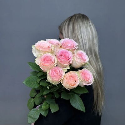 Букет роз 9 штук под ленту (э)