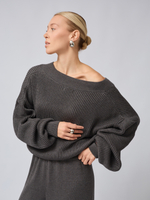 Джемпер вязаный с v-вырезом