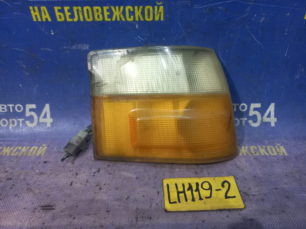 Габарит правый TOYOTA HIACE 1994