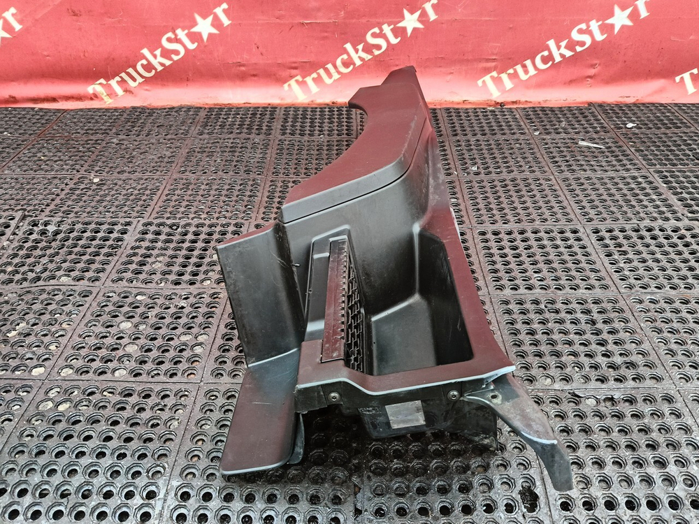 Корпус подножки правый 2016 г.