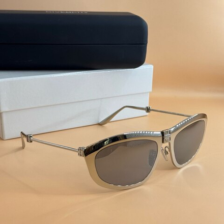 Солнцезащитные очки Givenchy