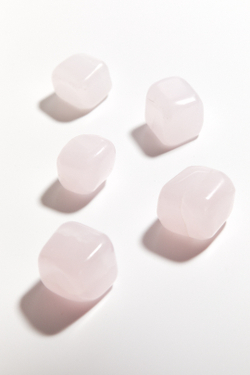 Розовый кальцит галтовка