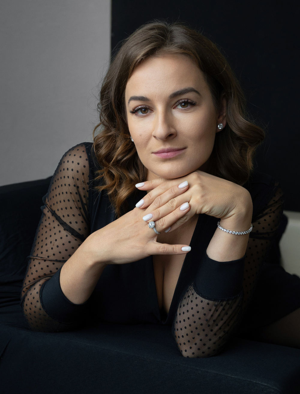 Кольцо с природным бриллиантом массой 5 ct и обсыпкой паве по шинке