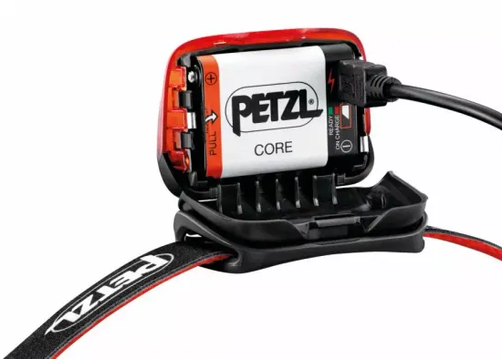 Налобный фонарь Petzl Actik Core синий