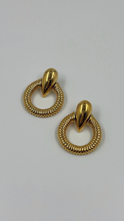 Серьги в стиле door knocker