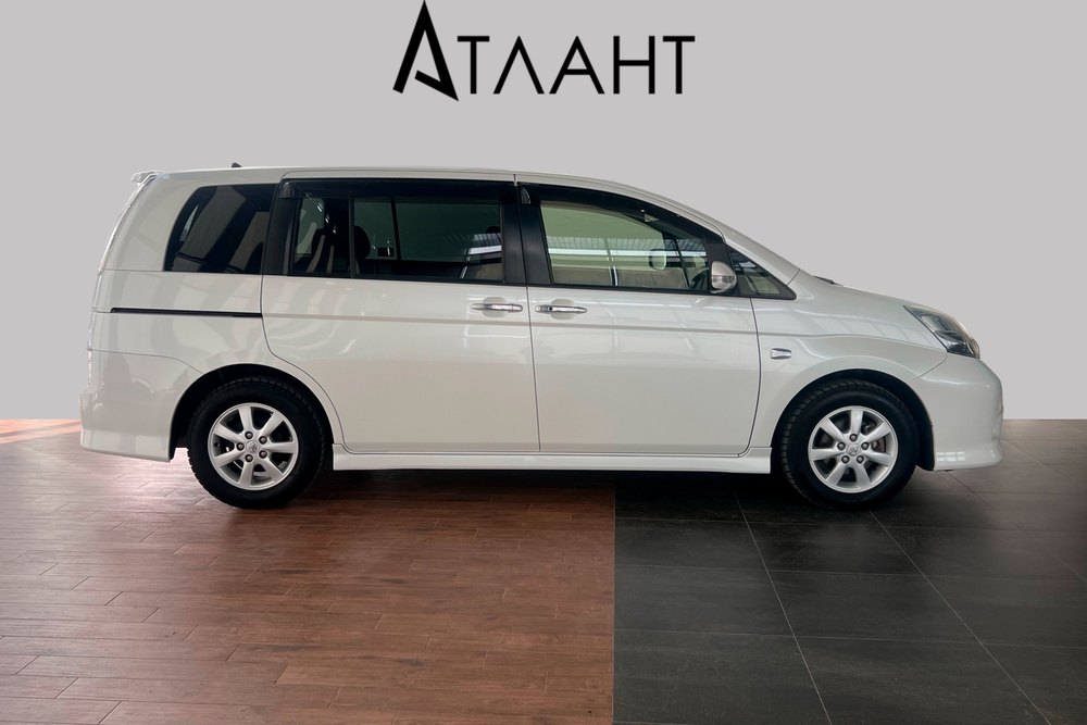 Toyota Isis, 2012 год