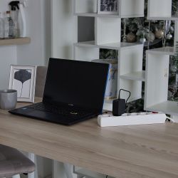 S-GSU5-3 WHITE Cетевой фильтр серии Universal. 3м Пвс 3x0.75. 5 гнезд. с-з. 10А. Защита от перенапряжения. короткого замыкания. TM Uniel.