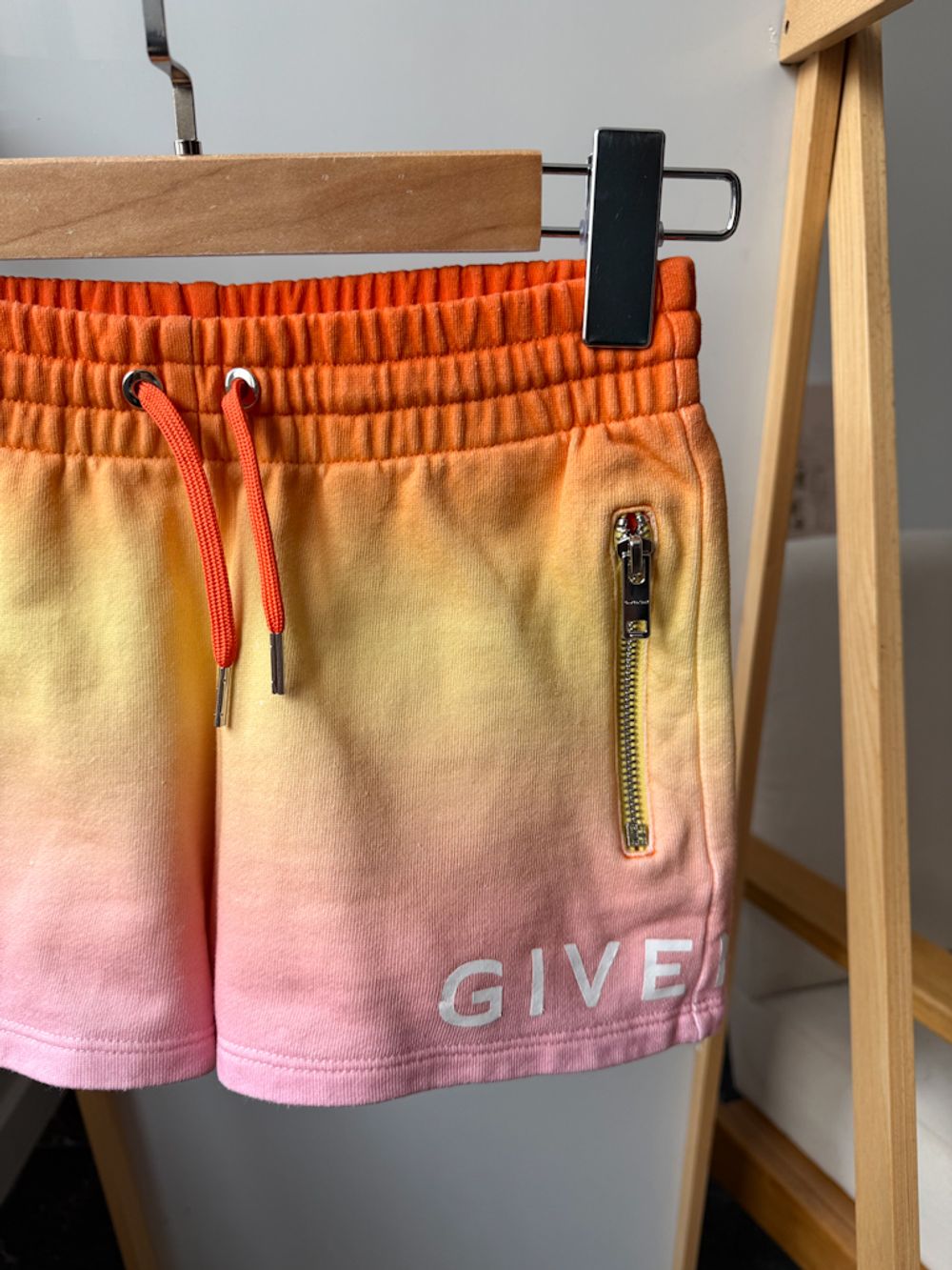 Костюм Givenchy, 140