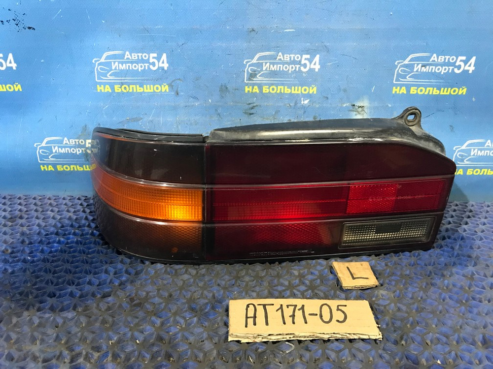 Стоп левый TOYOTA CARINA 1990