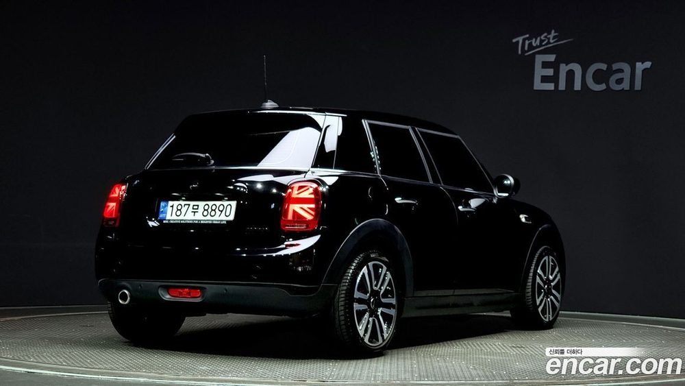 Mini Cooper 5 дверей Basic (01.2021)