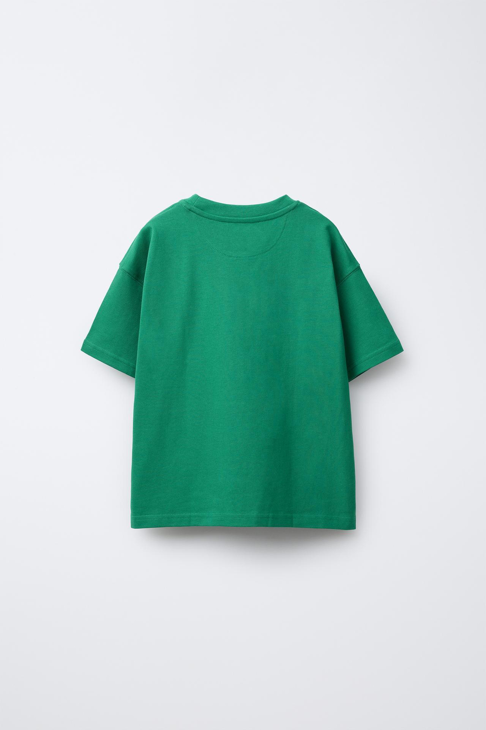 ZARA ФУТБОЛКА ИЗ ПЛОТНОГО ДЖЕРСИ С ПРОРЕЗИНЕННОЙ НАШИВКОЙ, ЗЕЛЕНЫЙ