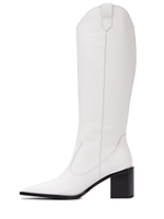 Женские удлинённые казаки из кожи