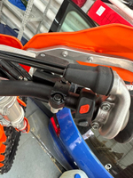 Brembo хомут с защитой машинки переднего тормоза