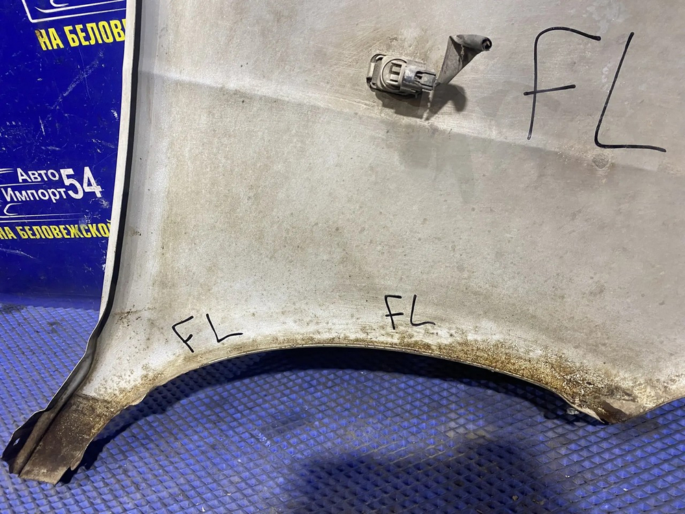 Крыло переднее левое TOYOTA LITEACE 2001