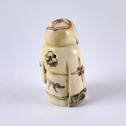 Нэцкэ Ребенок Карако с волшебным музыкальным инструментом