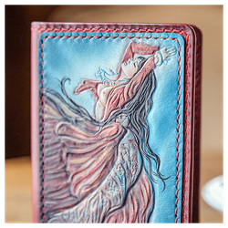 Кожаная обложка на паспорт «Шаманка» (фигура)