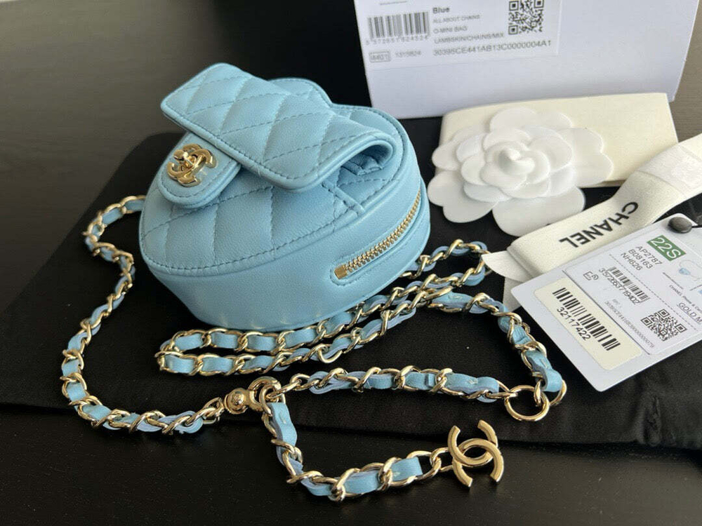 Chanel Heart Bag 11 cm