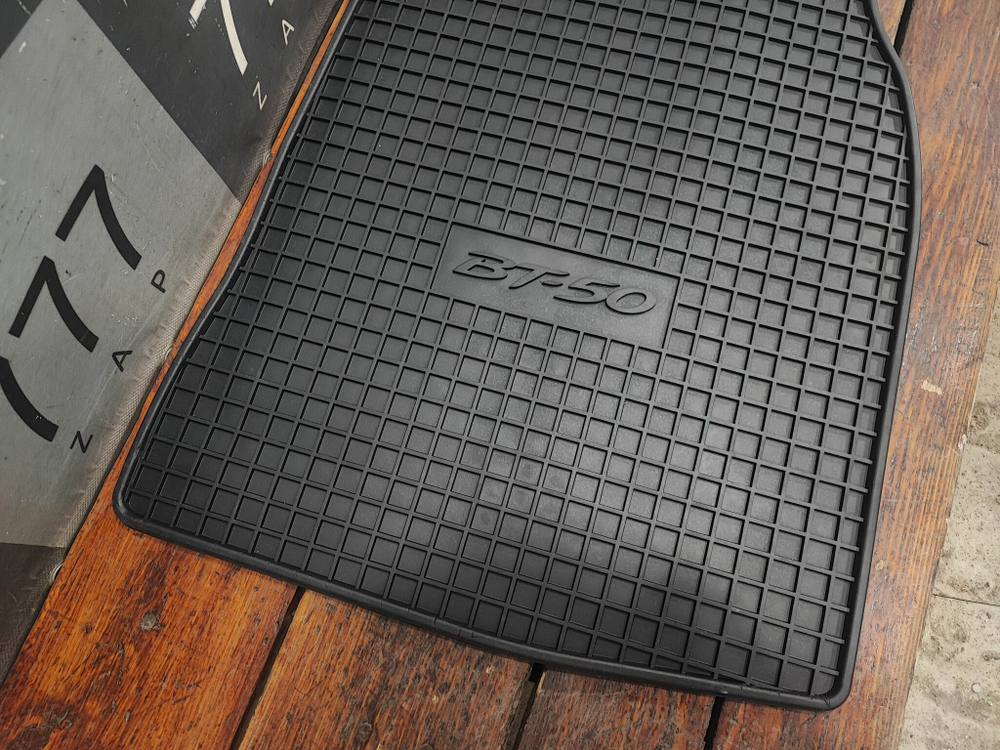 Коврики передние комплект Mazda BT-50 1 Новые Оригинал UR81V0351A