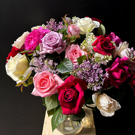 🌸 Летний абсолют — бесконечные ароматы роз и ветки сирени — 8 марта у Феи — букет в коробке