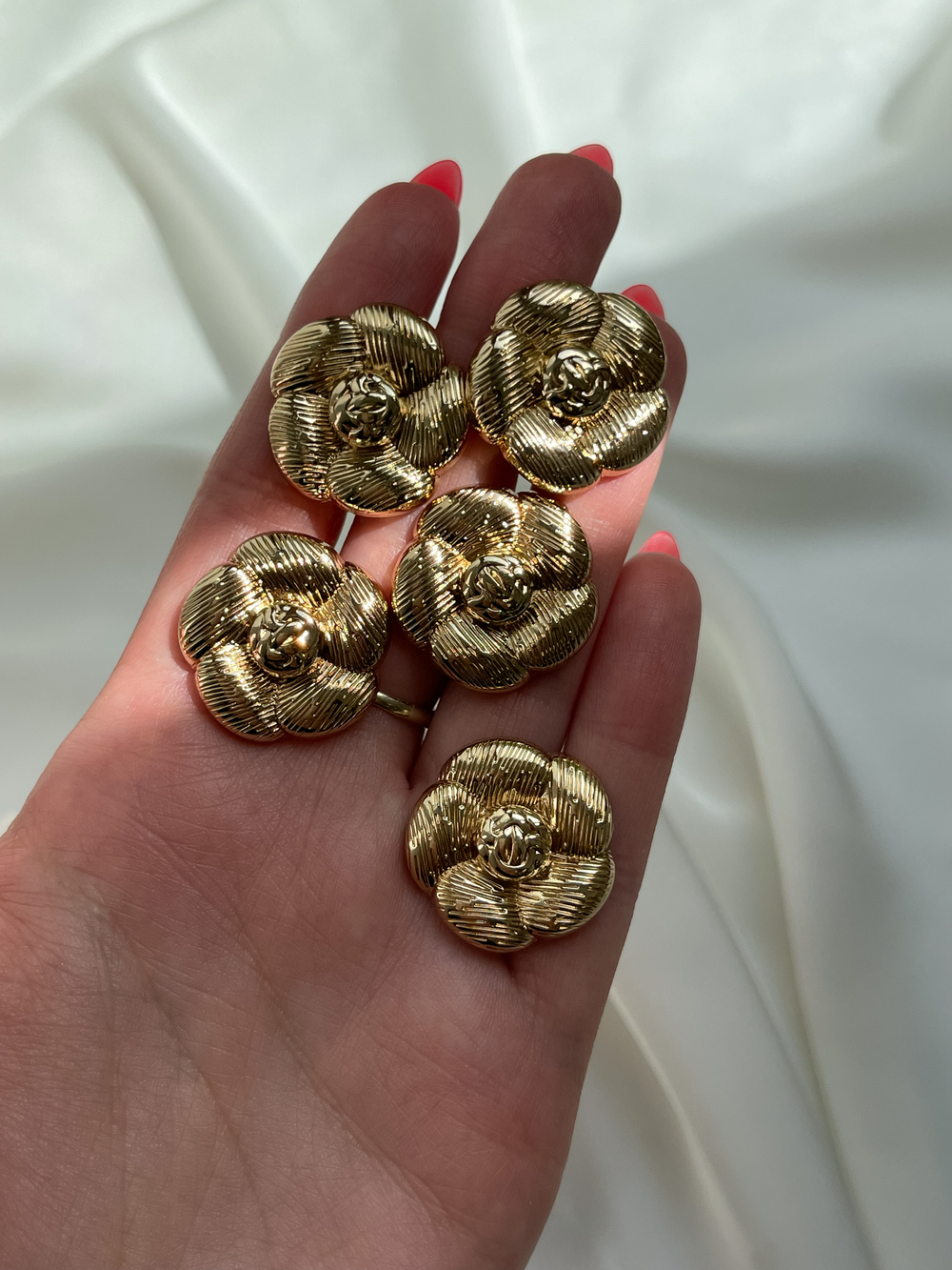 Пуговицы золотистые в форме цветка