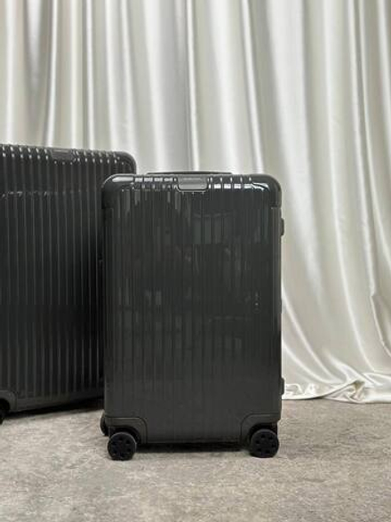 Чемодан Rimowa M