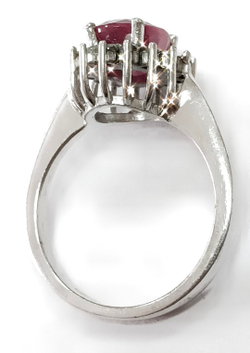 Ювелирное кольцо из серебра 925 пробы,вставка рубин,фианиты