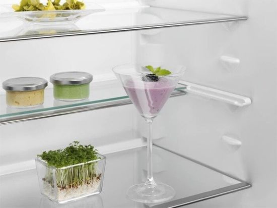 Встраиваемый холодильник Electrolux ERN 3213 AOW