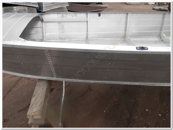 Алюминиевая моторно-гребная лодка Вятка Шило