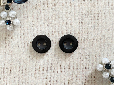 Пуговицы блузочные, d 1,1 см, 2 прокола, черный