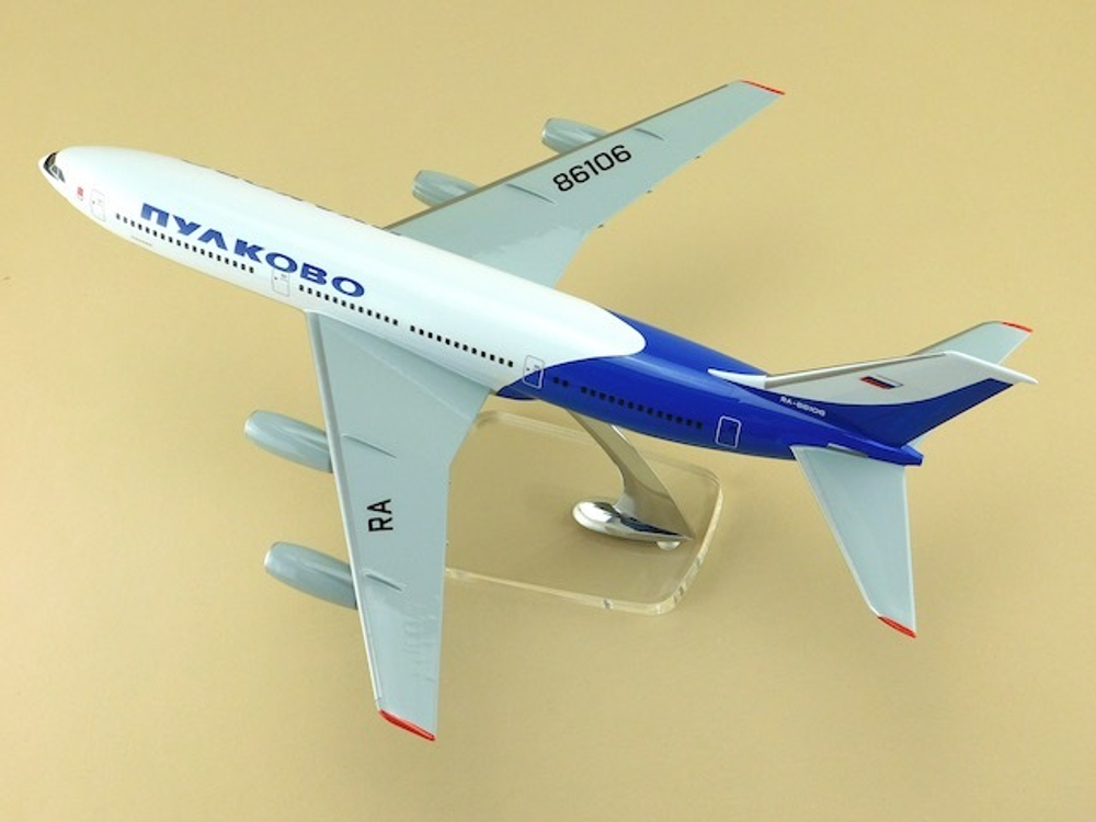 Модель самолета Ил-86 (М1:144, Пулково)