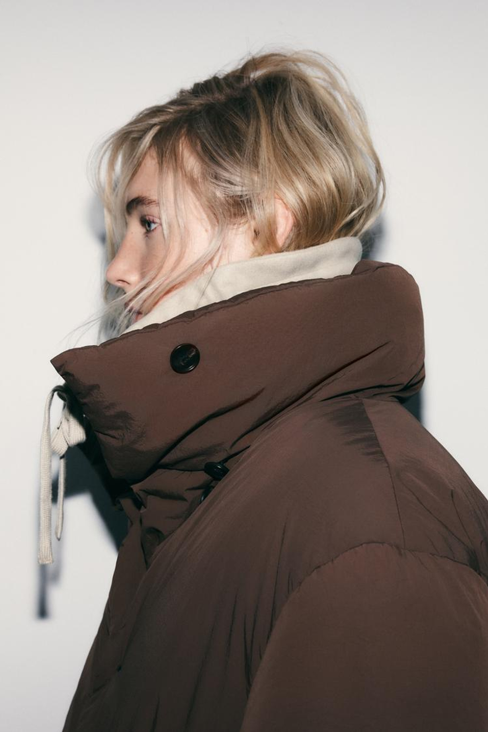 ZARA КОРОТКИЙ СТЕГАНЫЙ АНОРАК WATER AND WIND PROTECTION, ТЕМНО-КОРИЧНЕВЫЙ