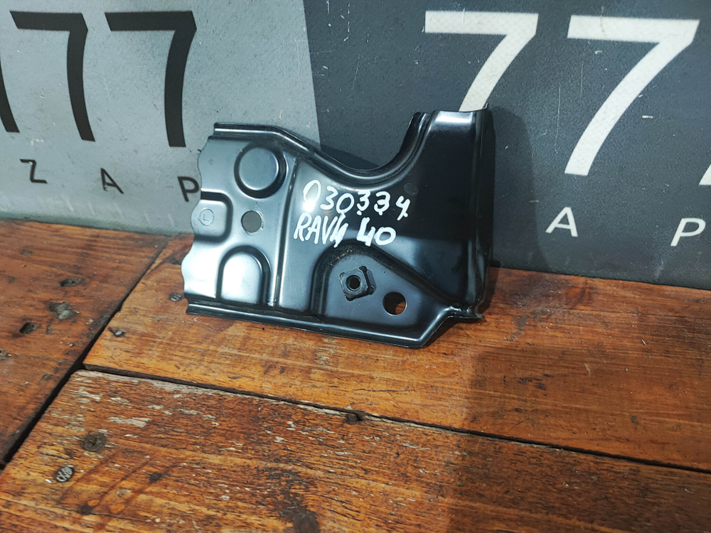 Кронштейн радиатора левый Toyota Land Cruiser 200 15-21 Б/У Оригинал 5325860050