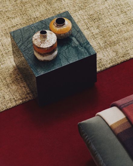 Приставной столик Sorein из черного мрамора 50 x 50 см