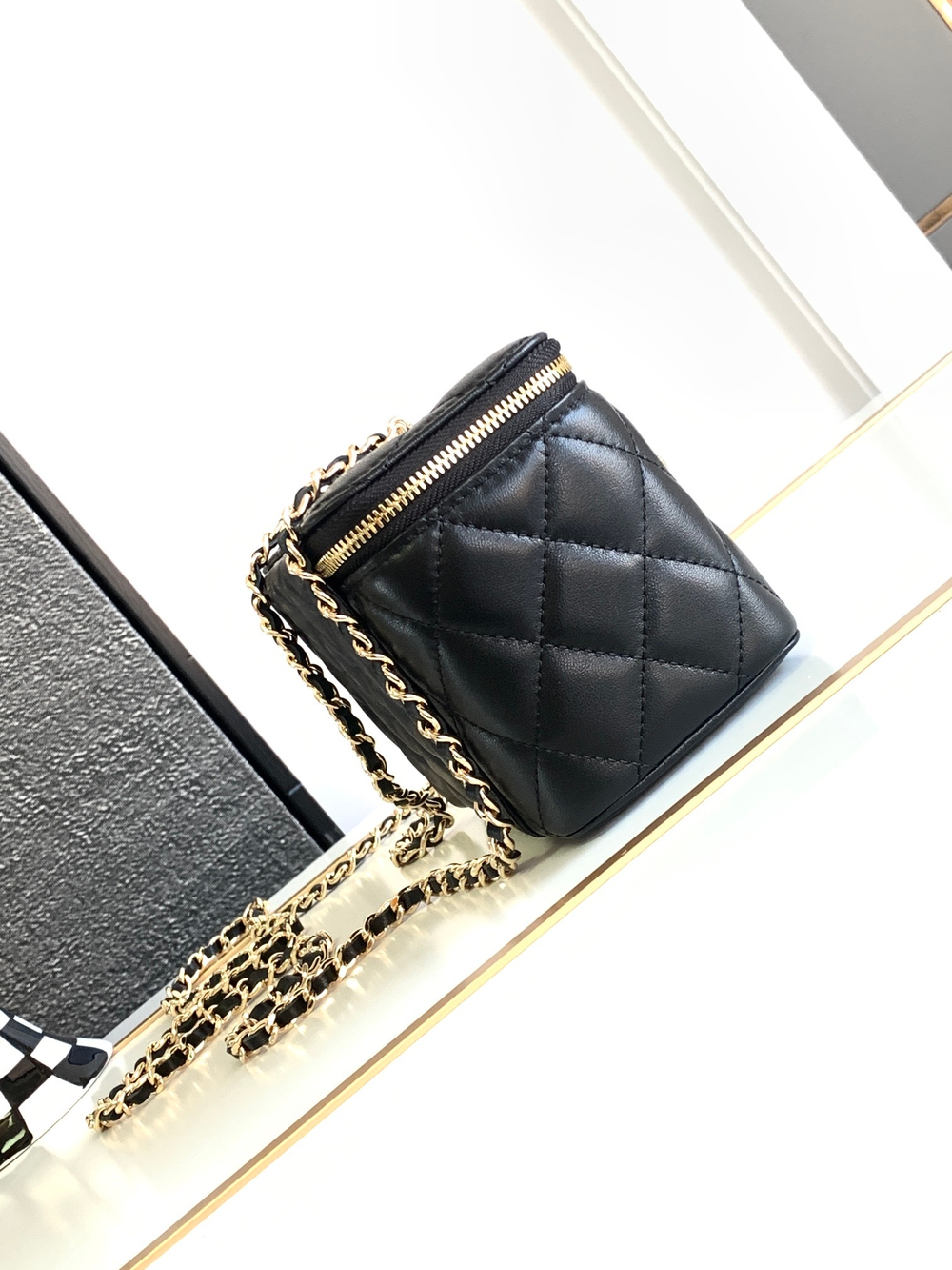 Chanel Vanity with Chain 17 cm