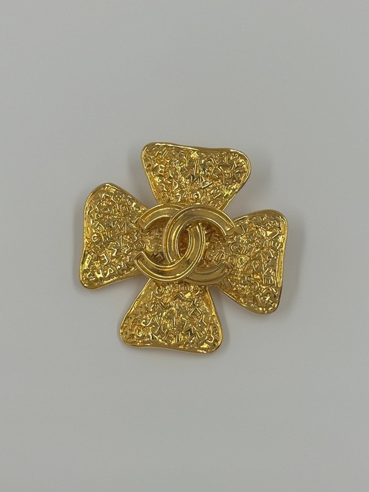 Брошь в виде креста Chanel