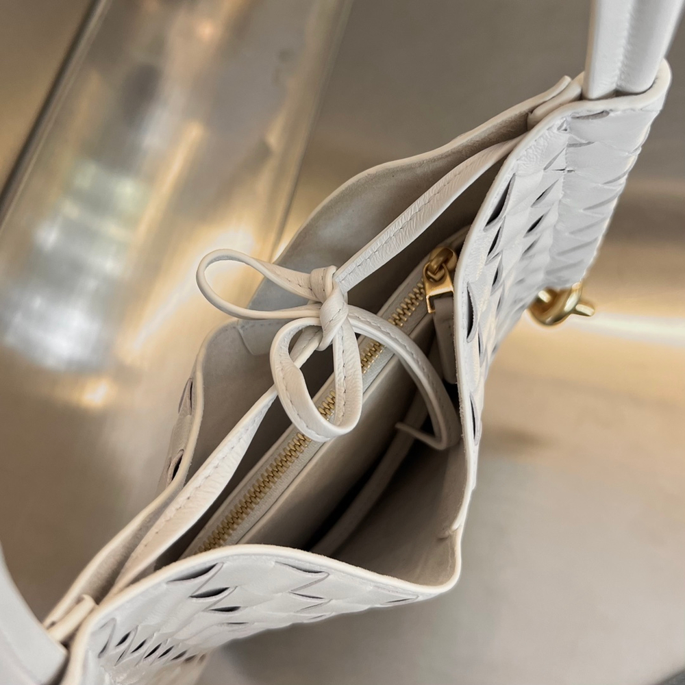 Bottega Veneta Small Solstice 30 cm