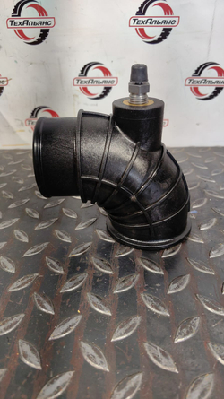 Патрубок 16860142