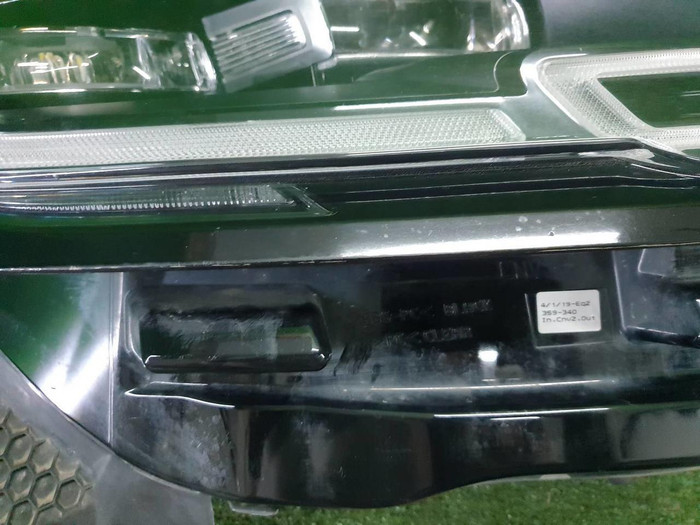 Фара правая Range Rover Velar (2017-2023) LED