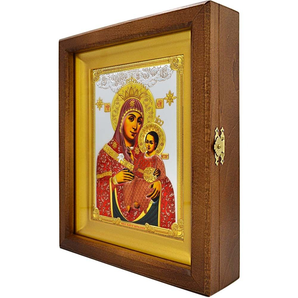 Вифлеемская икона Божией Матери в серебряном окладе, в деревянном киоте.